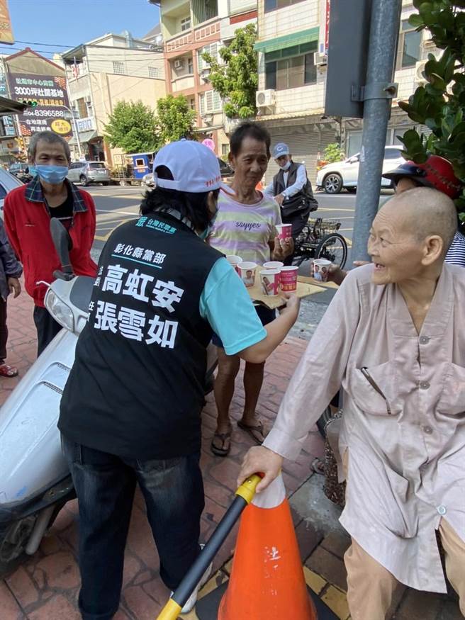 台中東區南天宮關帝廟，長期投入布施聞名全國，本月24日至11月3日，展開中彰投的的布施行動，超過5萬斤物資要讓愛傳遞散播整個中彰投。(民眾黨提供／吳建輝彰化傳真)