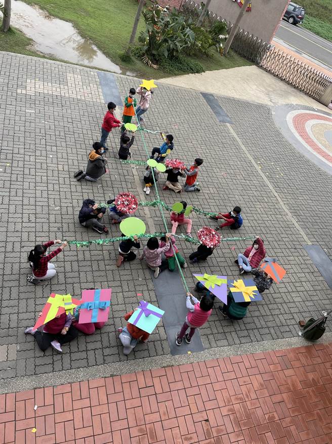 信義國小跨域美感教育，以跳繩為主題，來構築不同主題樂趣。（信義國小提供／謝明俊苗栗傳真）