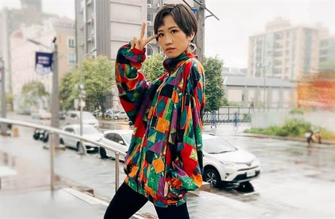 LULU（黄路梓茵）接种第二剂疫苗前，自认为是「疫苗战士」。（图／Lulu 黄路梓茵脸书）