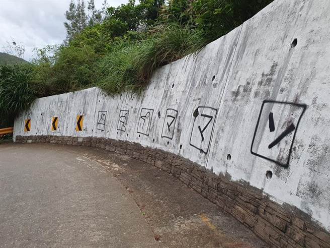 台东县绿岛乡各公物遭到涂鸦引发民怨，居民发文呼吁揪出涂鸦者。（陈姓民眾提供／蔡旻妤台东传真）