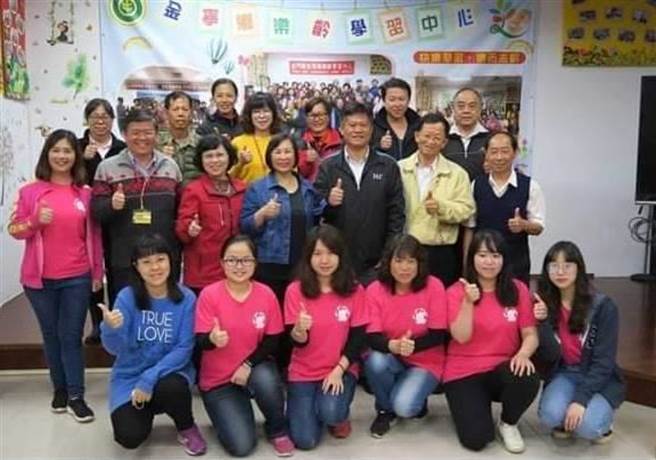 金寧鄉推動社區發展工作，樂齡教育成果受到好評。（金寧鄉公所提供）