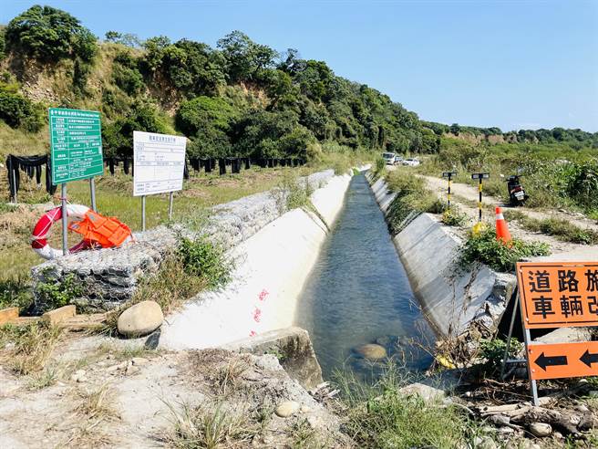 后里区牛稠坑沟引水路第一期改善工程将完工，将续施作第二期永久性引水道。（陈淑娥摄）