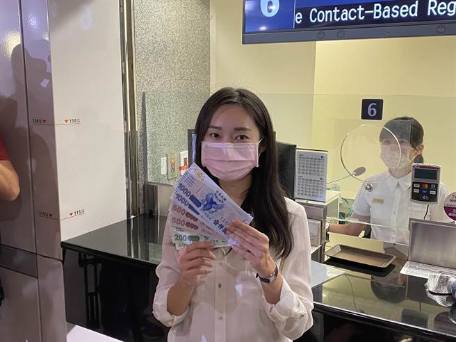 台湾高铁公司日前推出五倍券纸本券消费满千元就送1张5折车票兑换券优惠，今宣布份数加码5万张。（本报资料照）