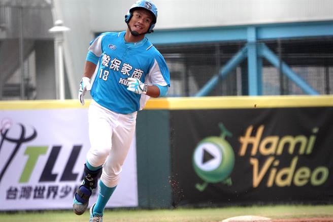 谷保家商林盛恩敲出3分炮。（毛琬婷摄）