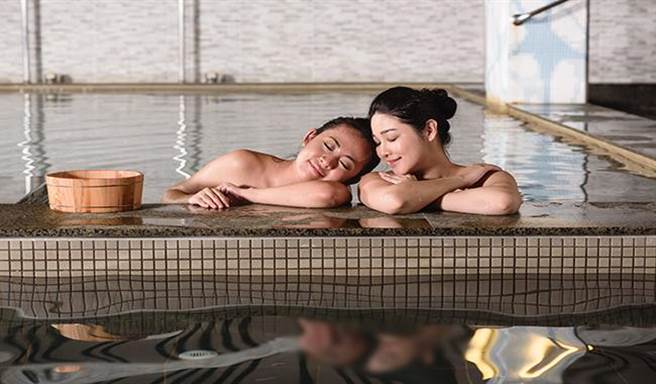 福容大饭店福隆店拥有独特的福隆海洋温泉「氯化物碳酸氢盐泉」。（福容大饭店提供）