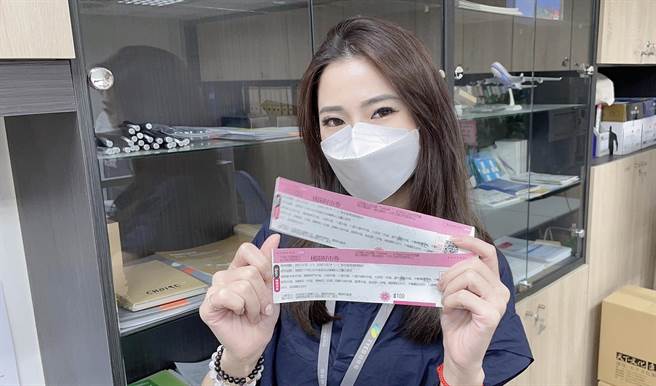 桃園好市乘雙券上線1周來已超過97萬人登記，市長鄭文燦28日宣布加碼2000份好客券，不用持振興券就能兌換，總獎項達23.3萬份。（蔡依珍攝）