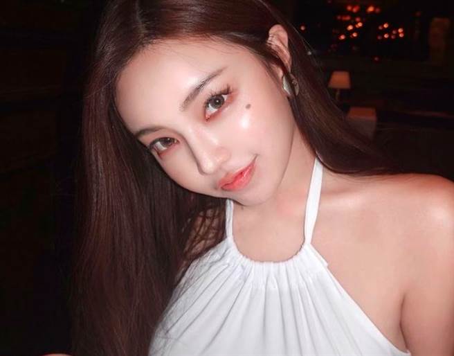 黄琳身材火辣，常放送美照福利。（图／翻摄自IG）
