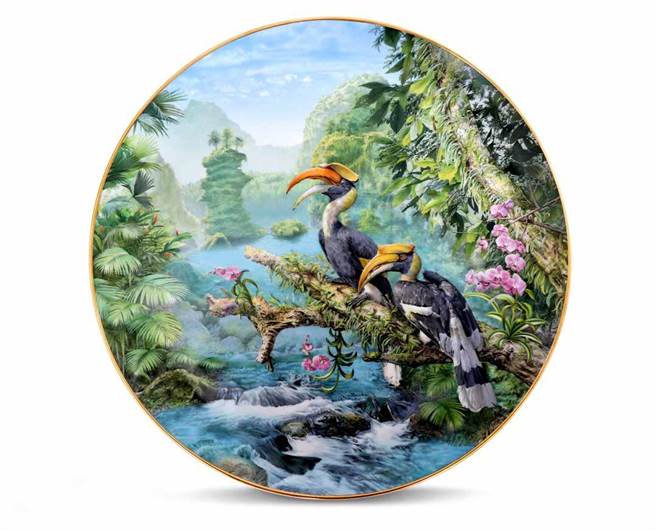 Herend 幸福犀鳥限量飾盤。（居禮名店提供）