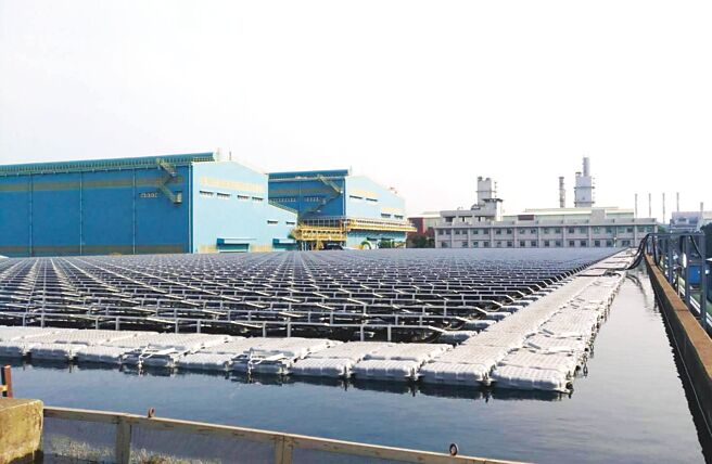 中钢针对极端气候变化可能影响企业日常营运的状况，进行超前部署，包括增设太阳能设备。图／中钢提供