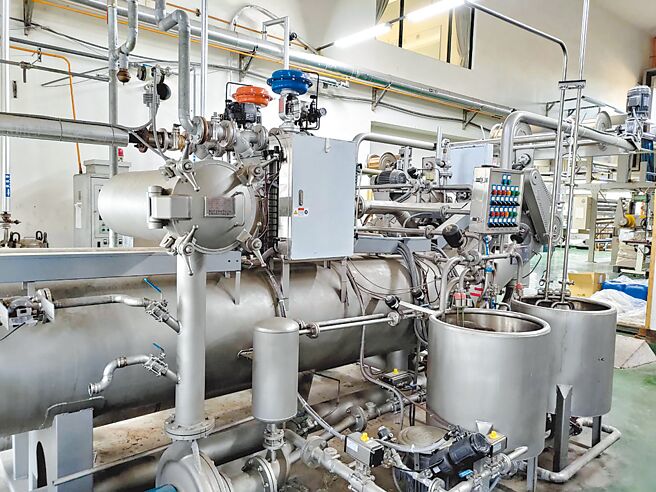 单机智慧化监控技术运用于快速染色机现场。图／纺织所提供