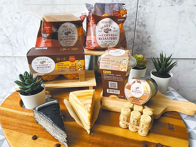 全联自有甜点品牌We Sweet 10月29日至12月2日与世界咖啡烘豆冠军赖昱权的品牌「握咖啡Oh!Cafe」联名7款咖啡口味甜点及麵包。（全联提供）