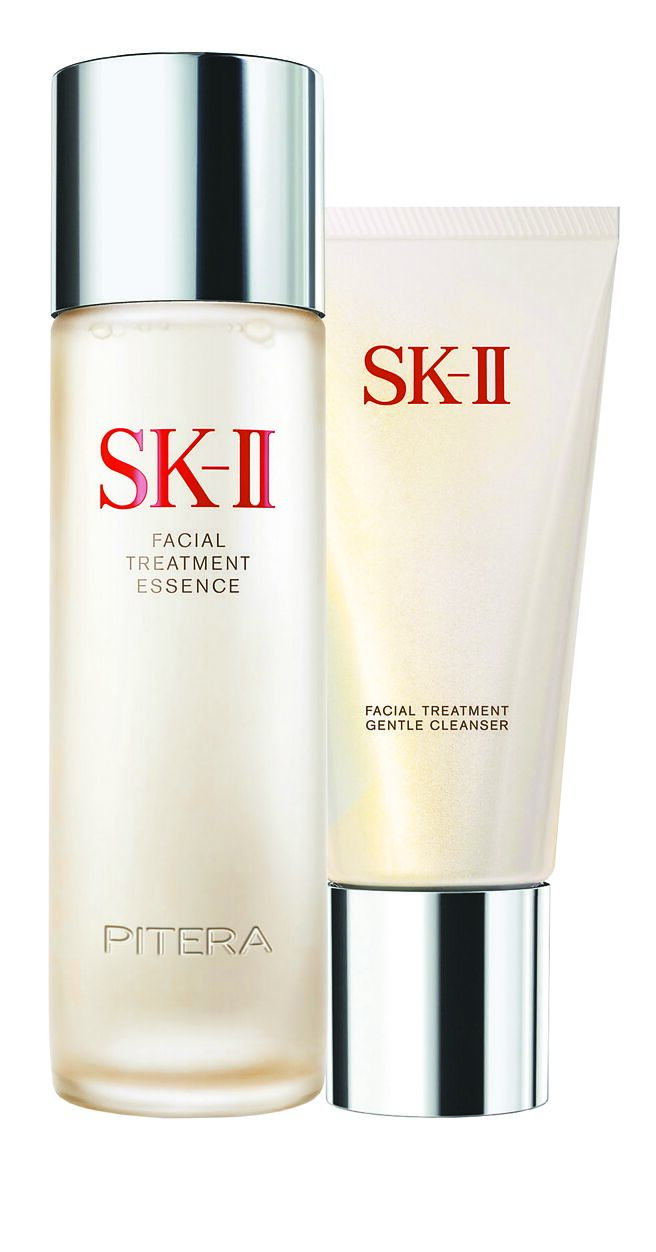 高雄大远百「SK-II青春发烧组」，买青春露230ml赠全效活肤洁面乳120g，价值8460元，28日限定特价5625元，限量12组。（远百提供）