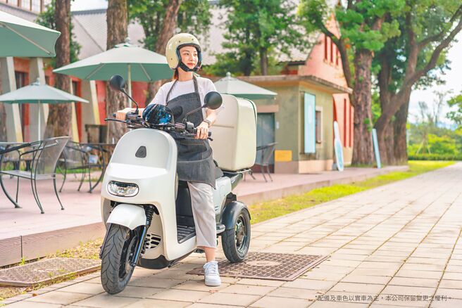 Ai-2 Gather系列關注如何減少物流人員職業傷害發生率，具備多樣貼心巧思設計，圖為Ai-2 Gather極光白車色，售價11萬7980元。（宏佳騰提供）