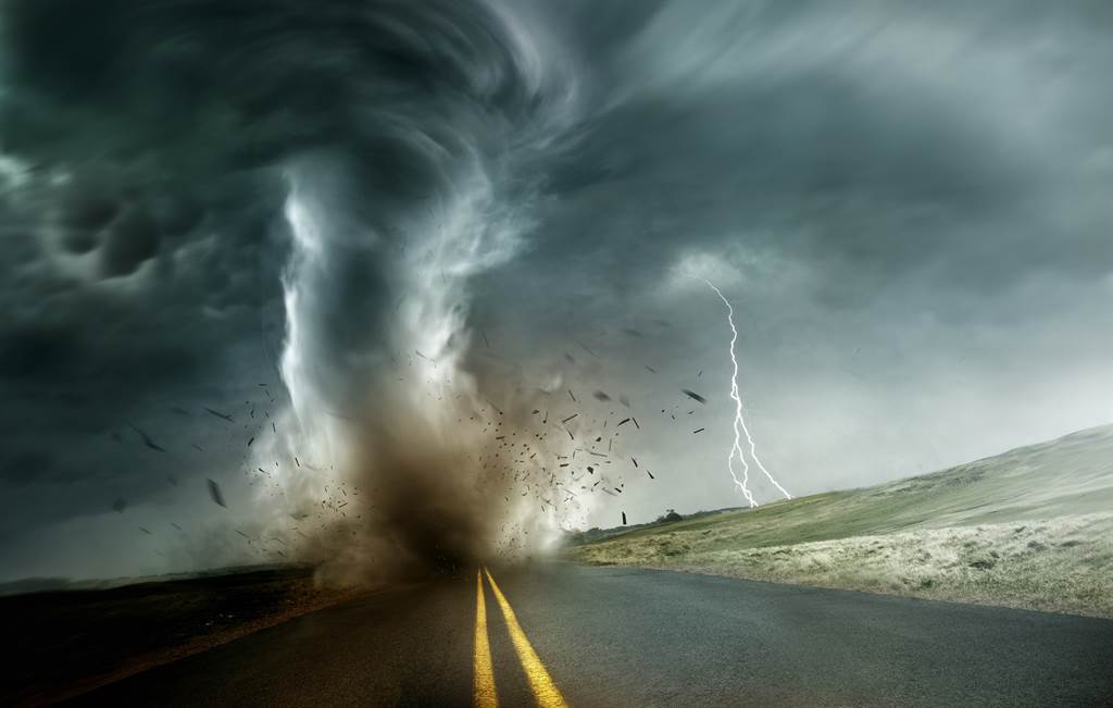 德州东南部27日出现快速移动的大型龙卷风。强烈风暴横扫德州10号州际公路，图为龙卷风的示意画面。（达志影像/Shutterstock）(photo:ChinaTimes)
