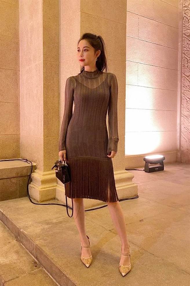 宣云秀出纤瘦身材。（图／取自新浪娱乐）