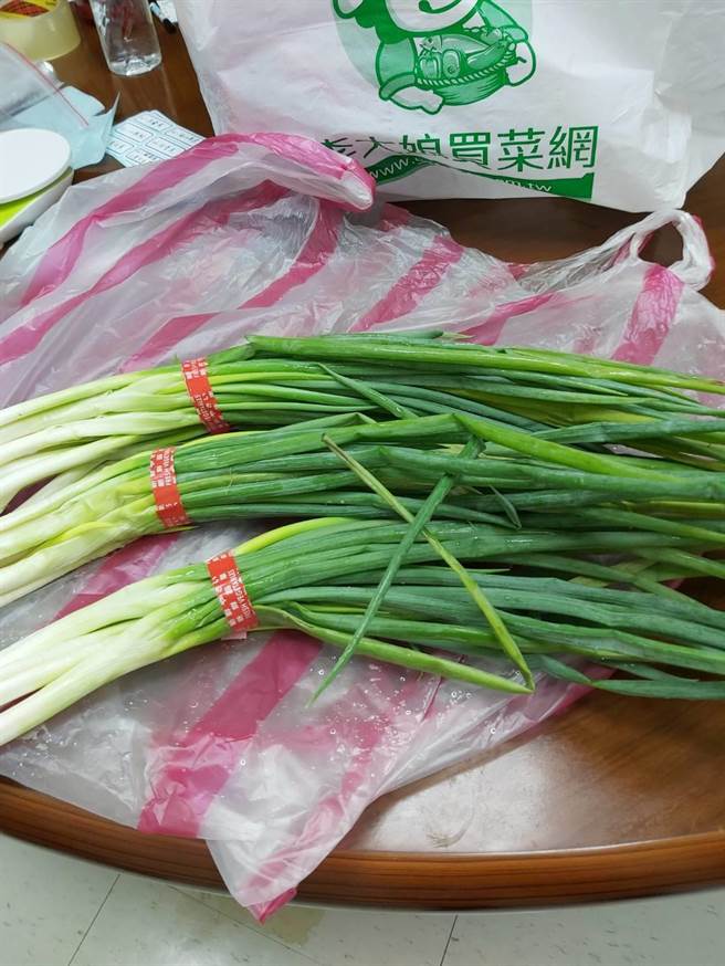 消保处抽检40件样品中竟有12件农药超标或不得检出的农药，甚至还有超标35倍农药的青葱。（消保处提供／林良齐台北传真）