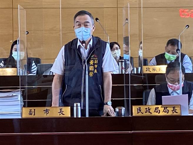 台中市府副市长黄国荣说，鼓励结婚，如果抽豪宅是有鼓励作用，但限于预算问题，鼓励结婚台中市会提供更多社福，吸引年轻人走向红毯的另一端。（卢金足摄）