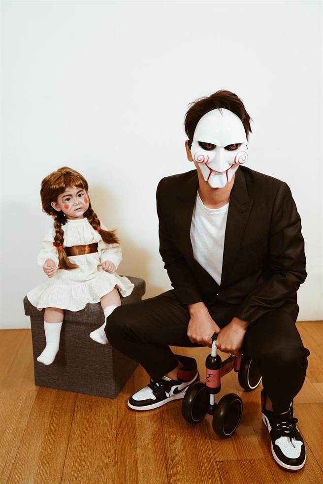 潘逸安(右)扮演《夺魂锯》大魔王，对决米估乔装的安娜贝尔。艾迪升传播提供