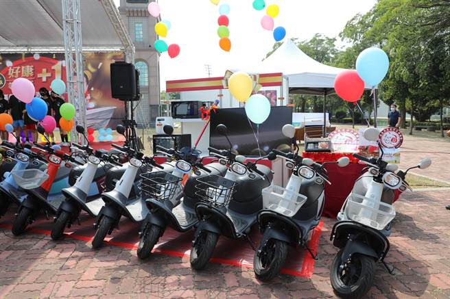 嘉義縣消費振興券抽獎，將送出16輛Gogoro電動機車。（呂妍庭攝）