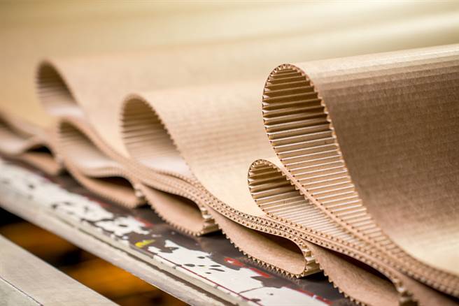 大陆纸业龙头1天发6封涨价函，再度迎来新一波涨价潮。（示意图/达志影像/shutterstock）