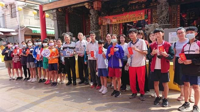 天坛举办年度清寒学生奖助学金已有近30年歷史。（程炳璋摄）