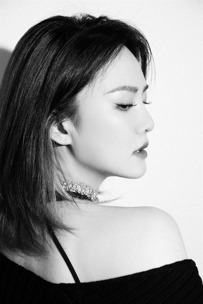 陈梓童推出首张翻唱EP《关于她》。（环球提供）