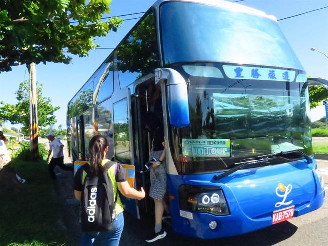 来趣台江Fun Tour解说专车是定点上下的半日行程，由专人带领。（台江国家公园提供／程炳璋台南传真）