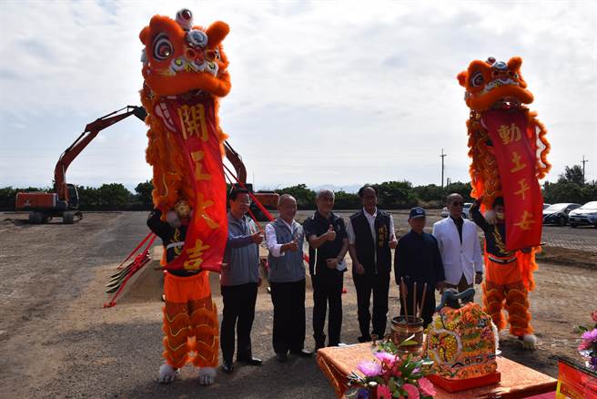 后龙百变影城文创园区29日举行动土典礼，苗栗县长徐耀昌获邀参礼。（谢明俊摄）