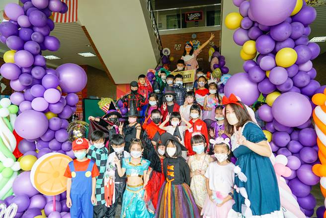 葳格国际学校打造巧克力冒险工厂 Wagor and the Chocolate Factory」，带领学生发挥生动的想像力。（葳格提供／卢金足台中传真）