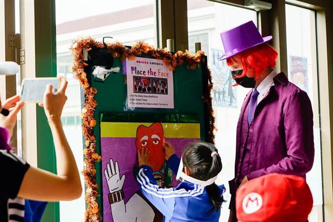 万圣节不只是单纯庆祝，巧妙将外语课程融入节庆文化，为孩子开展更宽广的世界观。（葳格提供／卢金足台中传真）