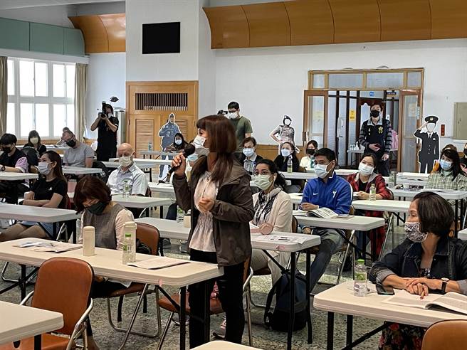 苗栗县警局29日举办外籍人士安全及交通座谈会。（苗栗县警局提供／谢明俊苗栗传真）
