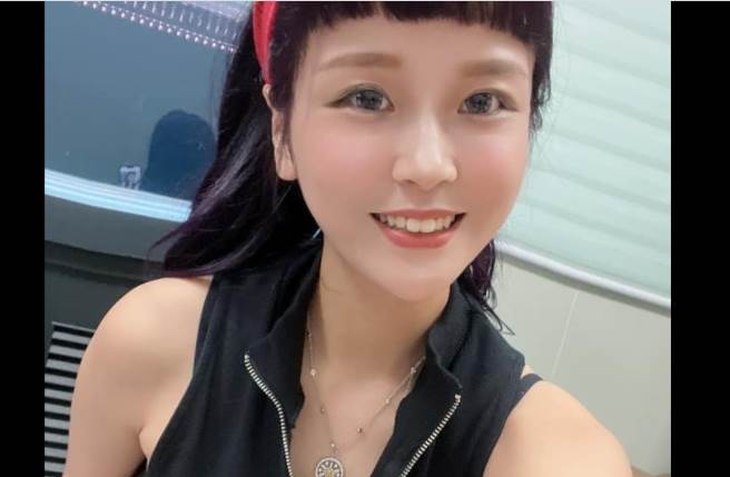 直播主丢丢妹曾因年纪轻轻就结婚，闹出家庭革命。(取自丢丢妹脸书)