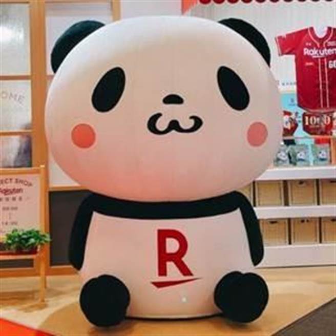 （「乐天集团日」首度在台担场，乐天二米胖达将供大小朋友拍照打卡。图／乐天银行提供）