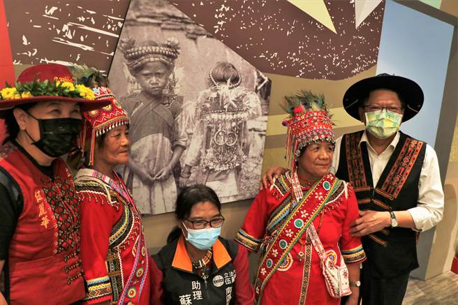 屏县府与牡丹乡公所29日在牡丹水库举办「牡丹社事件故事馆」与「落山风风景特定区概念馆」联合开展，馆内採用最先进AR科技，带领游客恍如置身歷史现场。（谢佳潾摄）