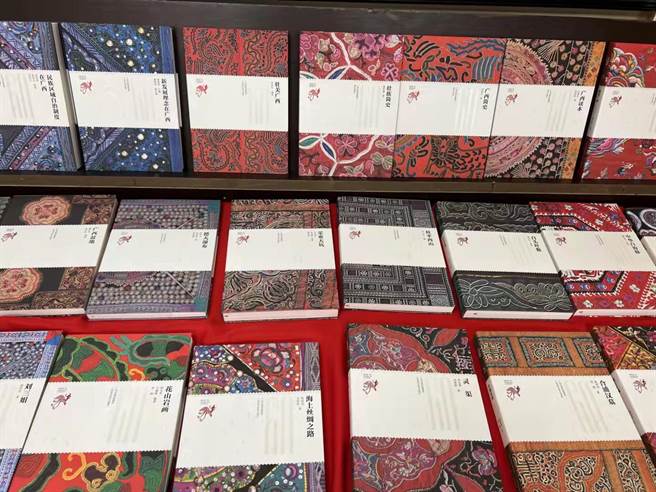图为线下书展展销的《我的广西》丛书。（照片由主办单位提供）