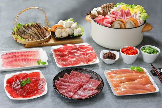 爱买「火锅快取箱」海陆豪华极鲜锅组，1988元。（爱买提供）