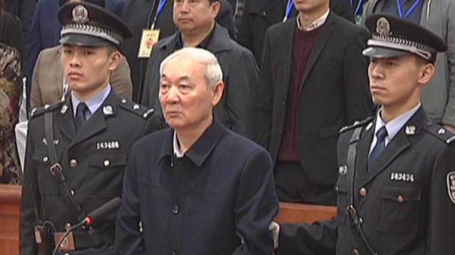 收贿44.72亿余元，山西吕梁前副市长张中生（中）二审「立功」逃过一死判死缓。（央视新闻）