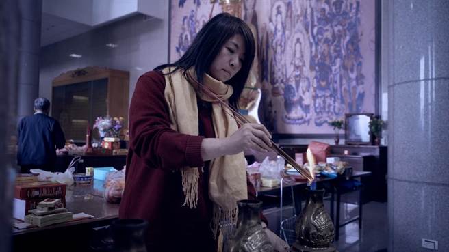 片中的MOMO生长在极端重男轻女的家庭，靠着自己的坚强找到新的出口。（后场音像提供）