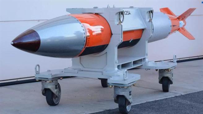 專家估計，美國擁有680枚各型B61核航彈，其中230枚用於戰鬥機等非戰略武器平臺。圖為B61-12。(圖／環球網）