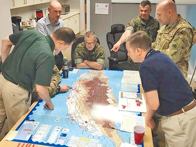 蔡英文总统接受CNN专访，首度证实有美军在台湾。图为2019年美国陆战队战争学院教授与学员，兵棋推演台海战事。（摘自War on the Rocks）