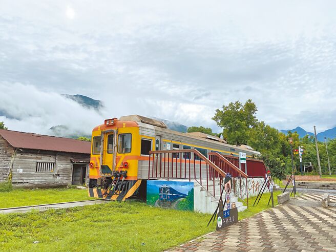 花蓮鳳林林榮社區延續火車節，邀居民動手DIY蒸汽火車頭，30日將以遊行方式首度亮相。（鳳林鎮公所提供／羅亦晽花蓮傳真）