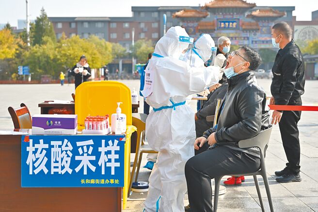 因應疫情升溫，大陸各地疫情防控措施近期再次升級，目前多個景區暫時關閉，不少演唱會、音樂節、體育賽事均宣布延期。（中新社）