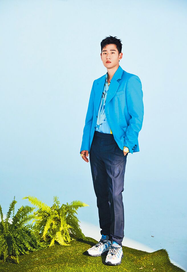 周兴哲日前拍摄新歌，成功挑战3秒落泪。（星空飞腾提供）