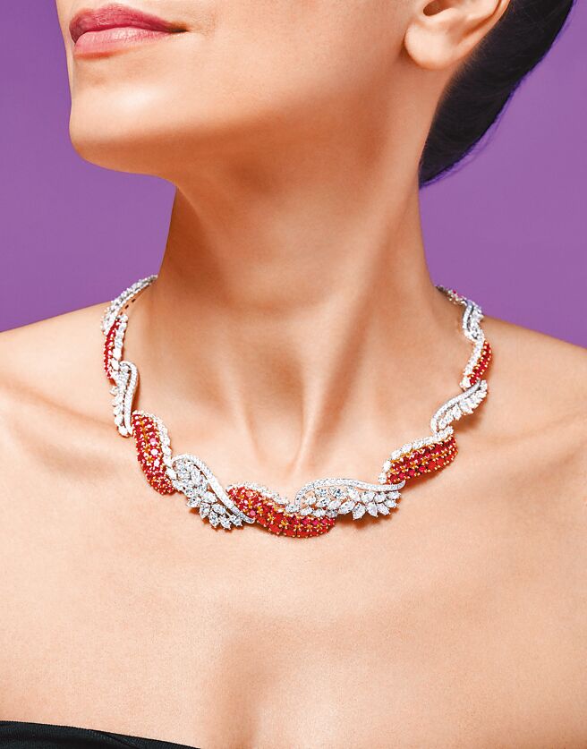 海瑞温斯顿Winston With Love珠宝作品Endless Love项炼，以永恒的符码诠释不朽的爱情。（海瑞温斯顿提供）