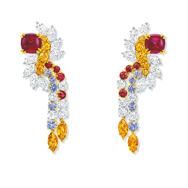 海瑞温斯顿Winston Obsession系列的Dancing Flames珠宝耳环，颂讚炽热的爱情。（海瑞温斯顿提供）