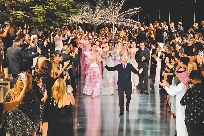 Giorgio Armani引领Armani One Night Only Dubai时装秀。（Giorgio Armani提供）