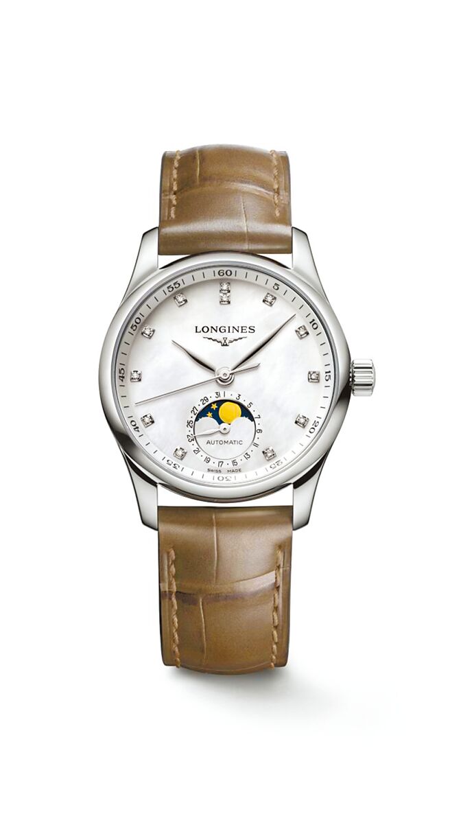 浪琴表Master巨擘系列珍珠母贝面盘月相女表，褐灰色鱷鱼皮表带款，9万300元。（Longines提供）