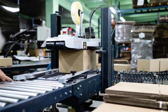 印錯包裝讓公司慘賠10萬，網友竟搬出老媽決戰老闆。（圖／shutterstock）