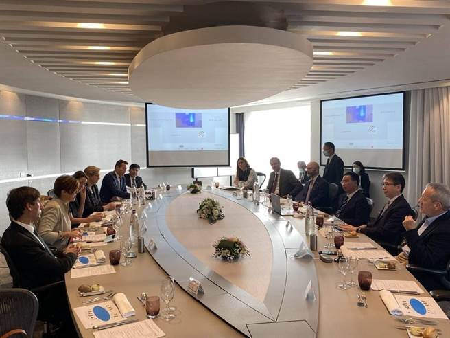 吳釗燮與歐洲議會及比利時國會的友我議員會面情形。（外交部提供）