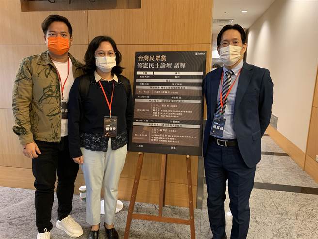 民眾党立委邱臣远、赖香伶、张其禄今呼吁，朝野不该因为公投立场不同而影响修宪案通过，呼吁朝野抛开意识形态，携手完成修宪通过。（林缙明摄）